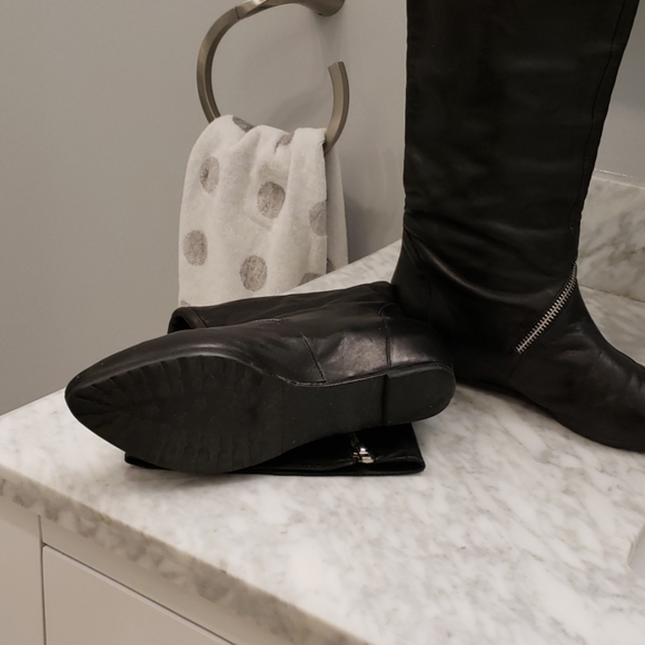 DONATED - Picture 4 of 4